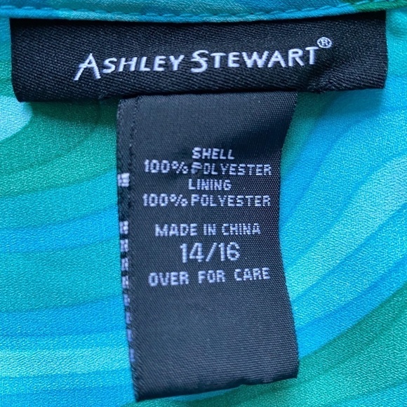 Ashley Stewart Abstract Plisse Puff Sleeve Top - Picture 5 of 9